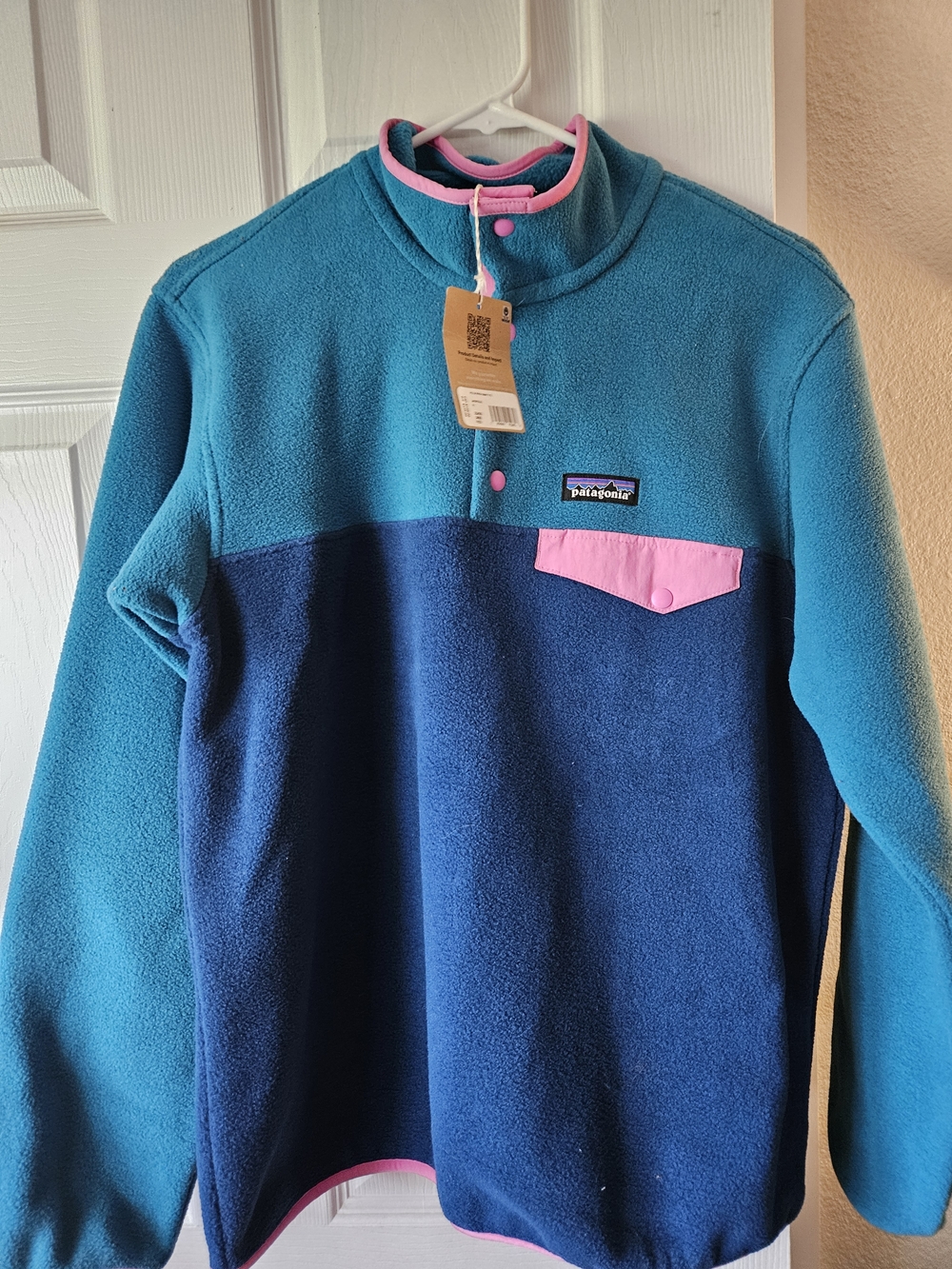 Patagonia Teal & Navy Snap-T Fleece with Pink Accents - Picture 3 of 3